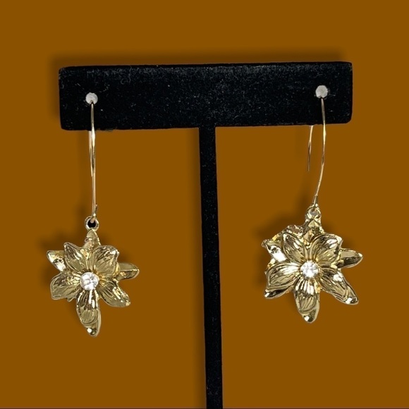 💍 Fire Glow Goldtone Dangle Earrings with Crystal Center - Picture 13 of 13
